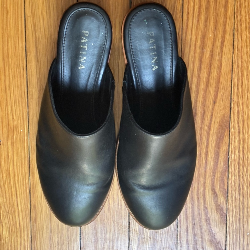 Patina (Portland Leather) Black Mules in Very Good Pre-owned condition